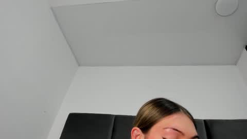 lizz_luna online show from October 2025 03:47:02 PM