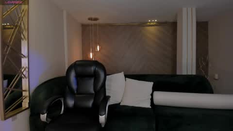 Snapshot of lizzhamilton_ chatting on October 2025 09:49:02 PM Lizzi online show from October 2025 09:49:02 PM