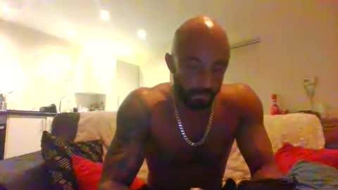 Leon online show from November 2025 09:28:01 PM