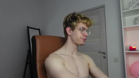 Snapshot of logan_fraser chatting on October 2025 05:28:01 AM LOGAN FRASER online show from October 2025 05:28:01 AM