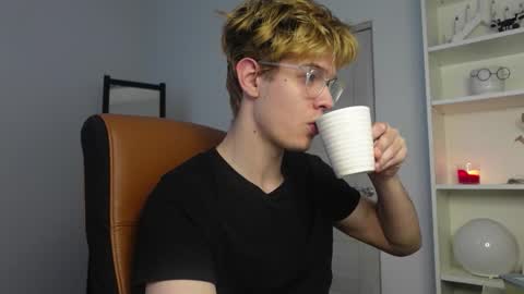 Snapshot of logan_fraser chatting on October 2025 05:50:02 AM LOGAN FRASER online show from October 2025 05:50:02 AM