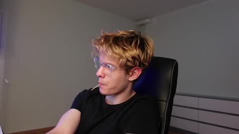 Snapshot of logan_fraser chatting on October 2025 06:23:02 AM LOGAN FRASER online show from October 2025 06:23:02 AM