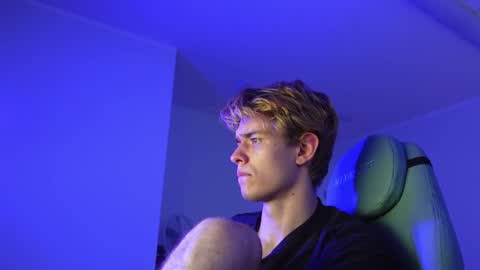 Snapshot of logan_fraser chatting on November 2025 01:56:02 PM LOGAN FRASER online show from November 2025 01:56:02 PM