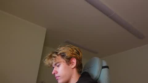 Snapshot of logan_fraser chatting on November 2025 03:01:02 PM LOGAN FRASER online show from November 2025 03:01:02 PM