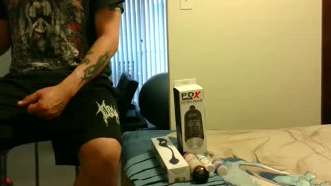 Snapshot of loganreaves69 chatting on December 2024 08:00:02 PM Logan Reaves online show from December 2024 08:00:02 PM