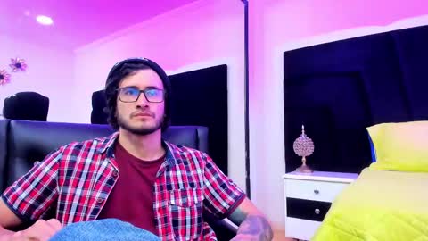Loggan online show from December 2024 08:36:01 PM