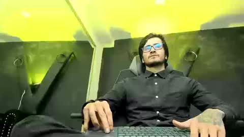 Loggan online show from September 2025 10:02:02 PM