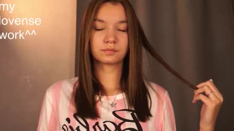 Snapshot of loiskapoi chatting on October 2025 07:09:02 PM Elza online show from October 2025 07:09:02 PM