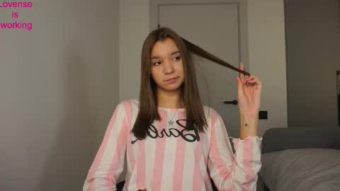 Snapshot of loiskapoi chatting on November 2025 07:49:02 PM Elza online show from November 2025 07:49:02 PM