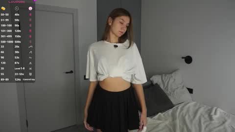 Snapshot of loiskapoi chatting on December 2025 07:23:02 PM Elza online show from December 2025 07:23:02 PM