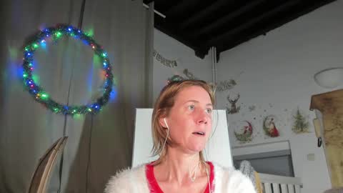 Snapshot of lola_belgium chatting on January 2025 08:58:02 PM lola_belgium online show from January 2025 08:58:02 PM