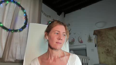 Snapshot of lola_belgium chatting on January 2025 01:19:01 PM lola_belgium online show from January 2025 01:19:01 PM