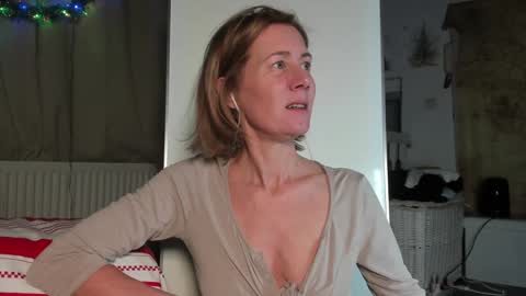 Snapshot of lola_belgium chatting on January 2025 06:26:01 PM lola_belgium online show from January 2025 06:26:01 PM