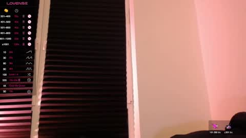 Snapshot of lola_dinky chatting on November 2025 08:00:01 PM Lola online show from November 2025 08:00:01 PM