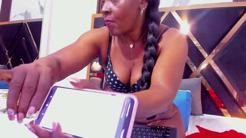 Lola online show from January 2025 04:54:01 PM