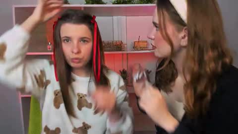 Snapshot of lola_swon chatting on October 2025 07:10:02 PM Lola online show from October 2025 07:10:02 PM