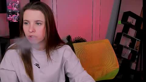 Snapshot of lola_swon chatting on October 2025 07:08:01 PM Lola online show from October 2025 07:08:01 PM