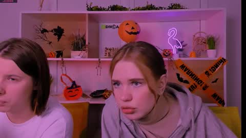 Snapshot of lola_swon chatting on November 2025 08:11:01 PM Lola online show from November 2025 08:11:01 PM