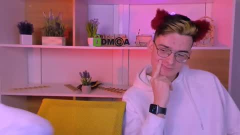 Snapshot of lola_swon chatting on November 2025 07:04:01 PM Lola online show from November 2025 07:04:01 PM