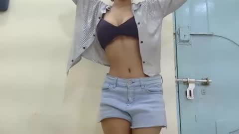 Snapshot of lolaa_darling chatting on October 2025 05:29:02 AM lolaa online show from October 2025 05:29:02 AM