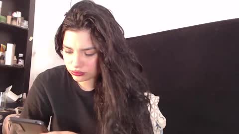 lolaa_staars online show from January 2025 12:01:01 PM