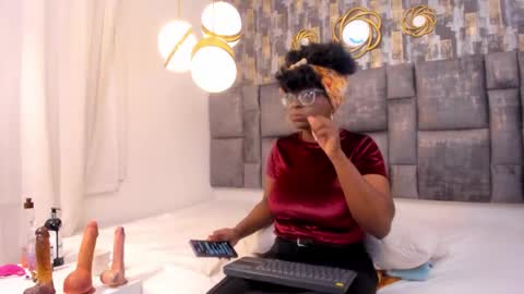 lola online show from October 2025 04:22:01 AM