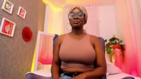 lola online show from October 2025 12:44:02 AM