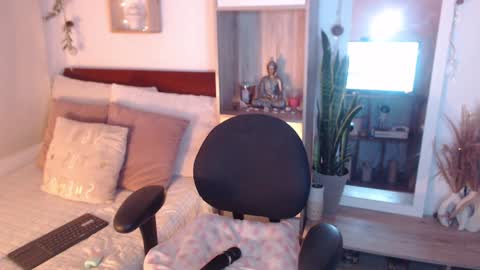 Snapshot of lolis_sweet_submisive chatting on February 2025 01:22:01 AM Dear tippers follow me on my new cb account lennarogers online show from February 2025 01:22:01 AM