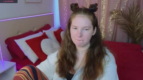 Mona online show from September 2025 01:33:02 PM