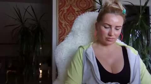 Snapshot of lollyta2023 chatting on January 2025 01:56:02 PM Roxy online show from January 2025 01:56:02 PM