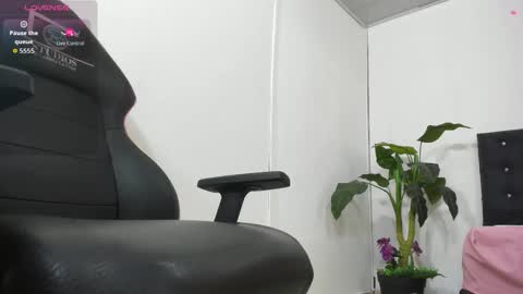 london_tay online show from September 2025 07:04:01 PM