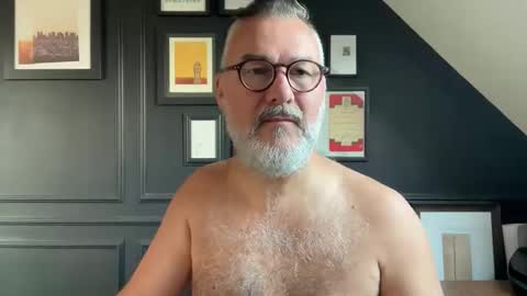 EnglishBear online show from September 2025 01:44:02 PM