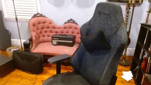 longhair online show from September 2025 11:59:02 PM