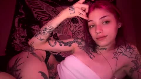 lookingforlona online show from October 2025 05:44:01 PM