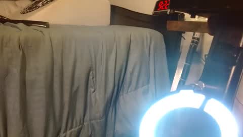 lookwhaticand0 online show from December 2024 04:04:01 PM