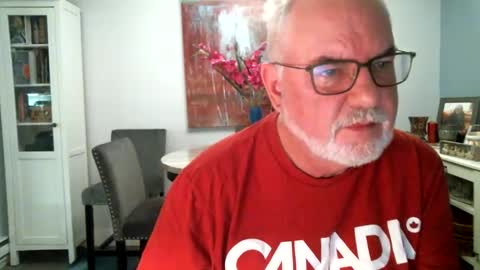 Snapshot of loop102 chatting on September 2025 03:28:02 PM loop102 online show from September 2025 03:28:02 PM