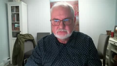 Snapshot of loop102 chatting on October 2025 01:24:02 AM loop102 online show from October 2025 01:24:02 AM