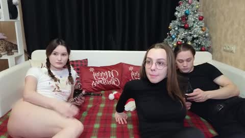 Snapshot of loossers chatting on December 2024 08:13:01 AM Jean and Isa right couple Mark and Eva left couple online show from December 2024 08:13:01 AM