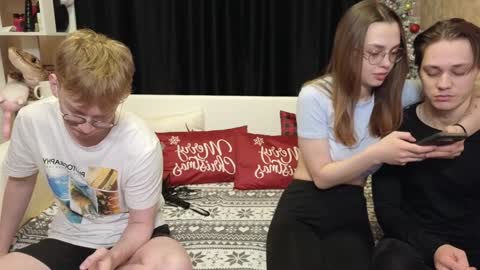 Snapshot of loossers chatting on January 2025 08:11:01 AM Jean and Isa right couple Mark and Eva left couple online show from January 2025 08:11:01 AM