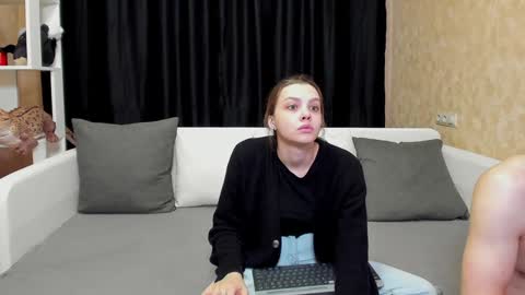 Snapshot of loossers chatting on January 2025 08:09:01 AM Jean and Isa right couple Mark and Eva left couple online show from January 2025 08:09:01 AM