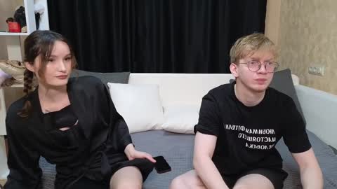 Snapshot of loossers chatting on February 2025 09:43:01 AM Jean and Isa right couple Mark and Eva left couple online show from February 2025 09:43:01 AM