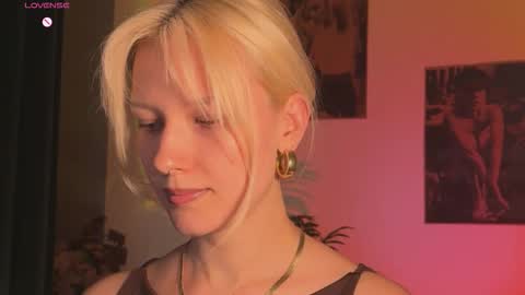 Lora heil online show from September 2025 04:07:02 PM