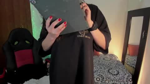 Snapshot of loraine_xx chatting on November 2025 04:19:01 PM loraine_xx online show from November 2025 04:19:01 PM