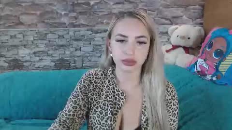 Queen LoraSinClare online show from October 2025 09:40:01 AM