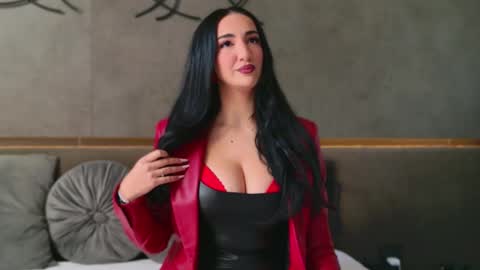 Miss online show from November 2025 12:06:01 PM