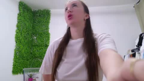 Snapshot of lorennameliyy chatting on February 2025 08:04:02 PM Amelia online show from February 2025 08:04:02 PM