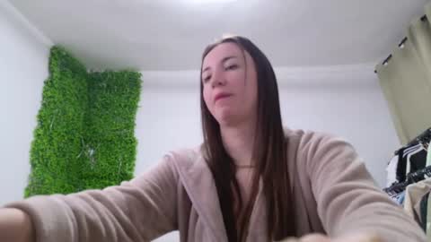 Snapshot of lorennameliyy chatting on February 2025 08:05:02 PM Amelia online show from February 2025 08:05:02 PM