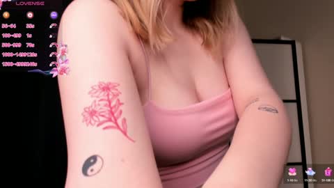 Snapshot of lorettacarnley chatting on January 2025 09:25:01 PM Alice online show from January 2025 09:25:01 PM