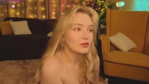 Snapshot of lorettacarnley chatting on September 2025 09:07:02 PM Alice online show from September 2025 09:07:02 PM