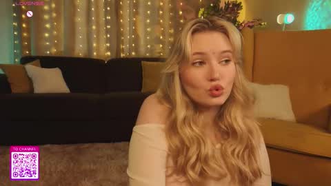 Snapshot of lorettacarnley chatting on October 2025 07:19:01 AM Alice online show from October 2025 07:19:01 AM